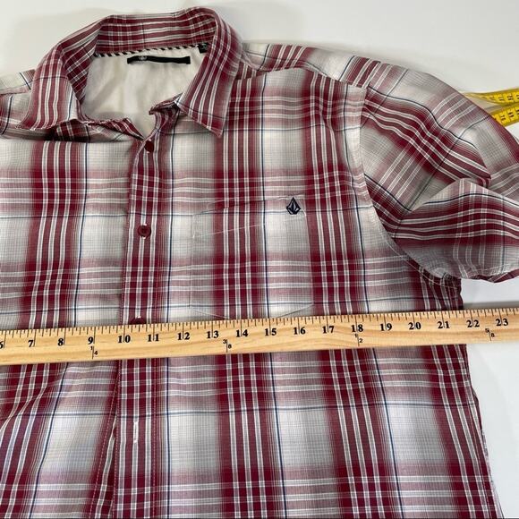 Volcom plaid button down short sleeve size Large - Picture 9 of 10